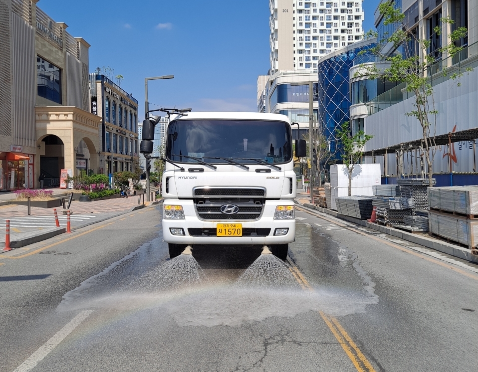 도로 물 청소 (고압 살수)